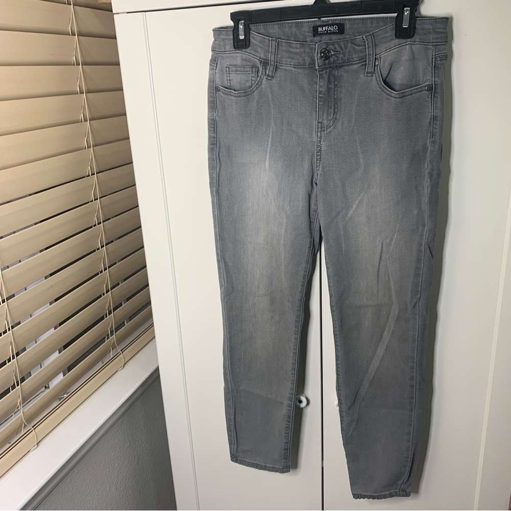 Buffalo by David Bitton Aubrey Mid-Rise Super Soft Capri Jeans